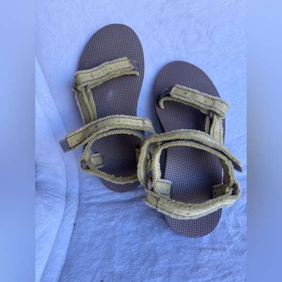 TEVA ORIGINAL UNIVERSAL MARESSA SANDALS WOMEN’s Size 7 Shoes light yellow - Picture 1 of 15
